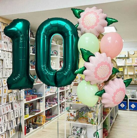 N-97 Hēlija balonu kompozīcija "Balonu pušķis ar ziediem un cipari".